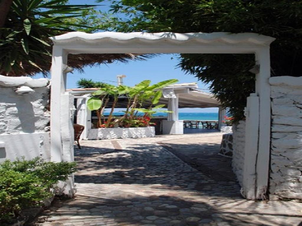 Taradella Hotel Alissos Exterior foto